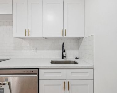 1223 Spruce Street - Photo Thumbnail 4