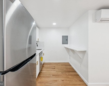 1223 Spruce Street - Photo Thumbnail 3
