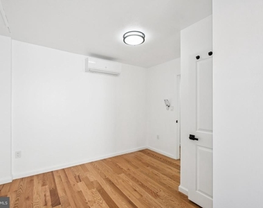 1223 Spruce Street - Photo Thumbnail 10