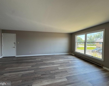 235 S Ridge Avenue - Photo Thumbnail 4