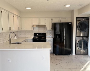2401 W Rosecroft Village Circle - Photo Thumbnail 13