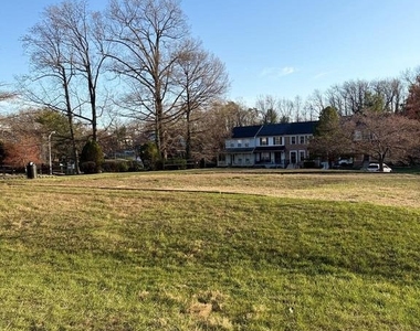2401 W Rosecroft Village Circle - Photo Thumbnail 14