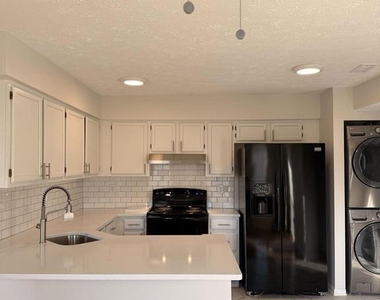 2401 W Rosecroft Village Circle - Photo Thumbnail 8