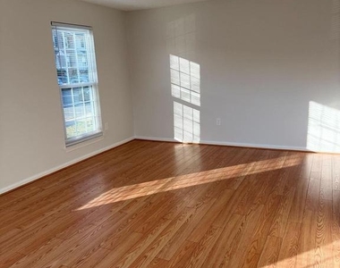 2401 W Rosecroft Village Circle - Photo Thumbnail 4