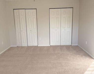 2401 W Rosecroft Village Circle - Photo Thumbnail 3