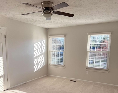 2401 W Rosecroft Village Circle - Photo Thumbnail 2
