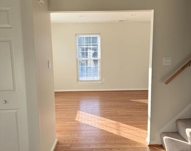 2401 W Rosecroft Village Circle - Photo Thumbnail 11