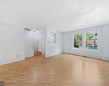 7767 Hiawatha Lane - Photo Thumbnail 15