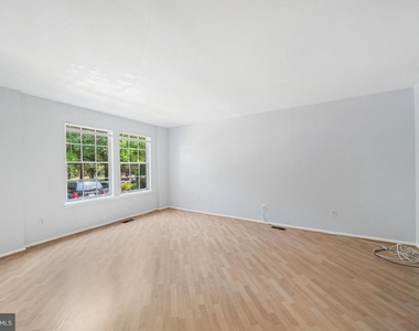 7767 Hiawatha Lane - Photo Thumbnail 16