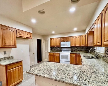 7510 Sanner Road W - Photo Thumbnail 3