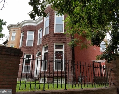 804 Hollins Street - Photo Thumbnail 4