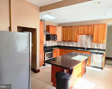 804 Hollins Street - Photo Thumbnail 11