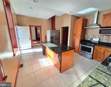 804 Hollins Street - Photo Thumbnail 16