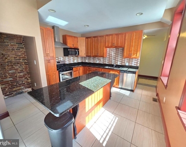 804 Hollins Street - Photo Thumbnail 13
