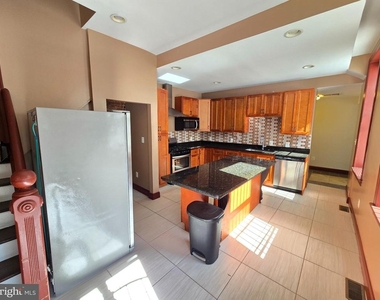 804 Hollins Street - Photo Thumbnail 12