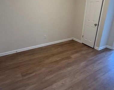 617 Kennedy Street Nw - Photo Thumbnail 3