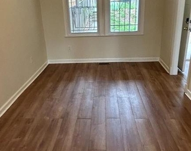 617 Kennedy Street Nw - Photo Thumbnail 2