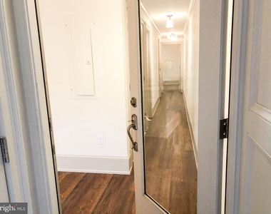 1302 E Capitol Street Ne - Photo Thumbnail 2