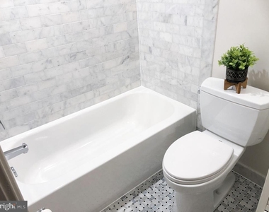1302 E Capitol Street Ne - Photo Thumbnail 10