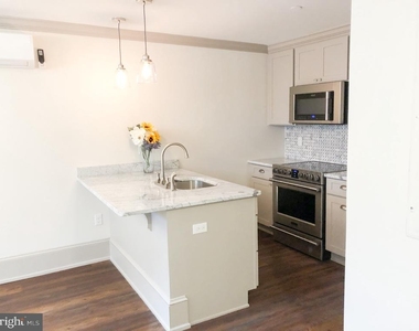 1302 E Capitol Street Ne - Photo Thumbnail 3