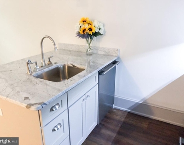 1302 E Capitol Street Ne - Photo Thumbnail 7