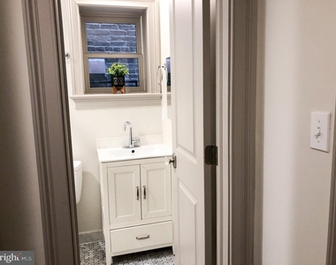 1302 E Capitol Street Ne - Photo Thumbnail 8