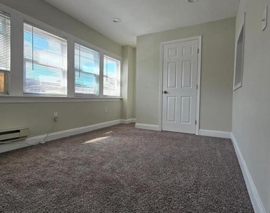 4044 7th Street Ne - Photo Thumbnail 6