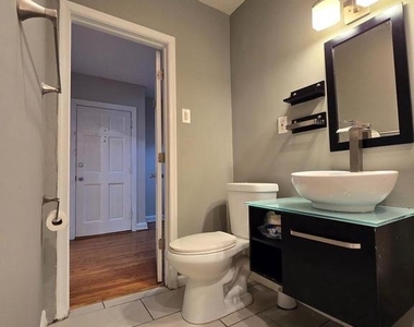 4044 7th Street Ne - Photo Thumbnail 2