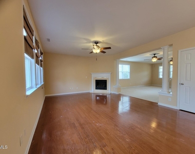 302 Lime Creek Court - Photo Thumbnail 3