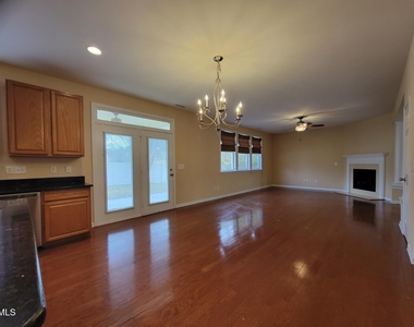 302 Lime Creek Court - Photo Thumbnail 5