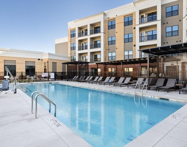 3905 Mahal Avenue - Photo Thumbnail 2