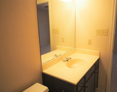 1403 Hermitage Dr - Photo Thumbnail 13