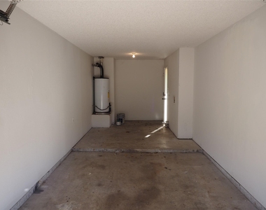 1403 Hermitage Dr - Photo Thumbnail 15