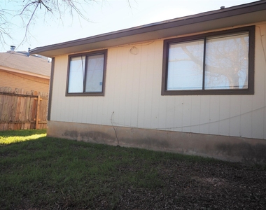 1403 Hermitage Dr - Photo Thumbnail 2