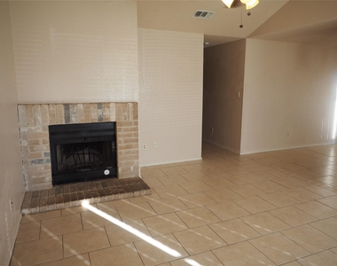 1403 Hermitage Dr - Photo Thumbnail 3