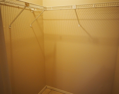 1403 Hermitage Dr - Photo Thumbnail 11