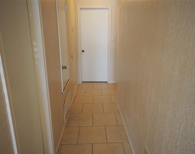 1403 Hermitage Dr - Photo Thumbnail 8