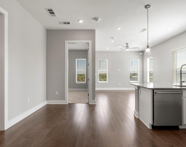 4501 Jackson Ave - Photo Thumbnail 5