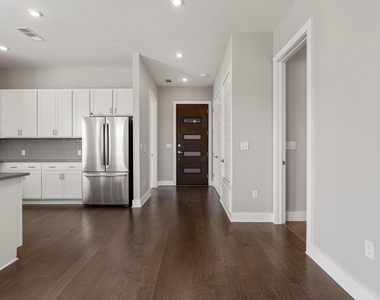 4501 Jackson Ave - Photo Thumbnail 4