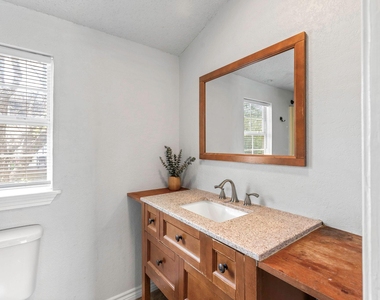 11004 Elm St - Photo Thumbnail 12