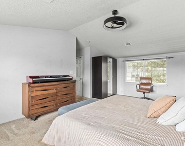 11004 Elm St - Photo Thumbnail 11