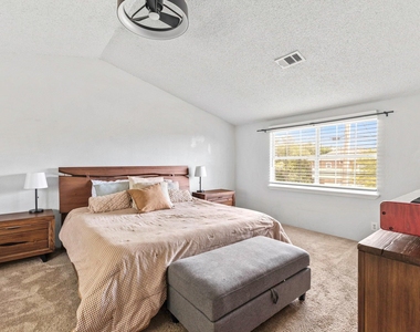 11004 Elm St - Photo Thumbnail 10