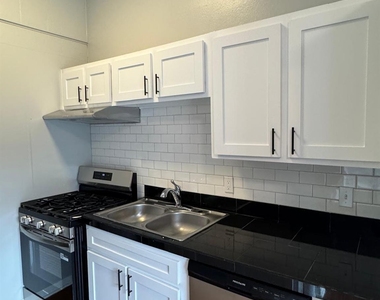 608 W 51st St - Photo Thumbnail 1
