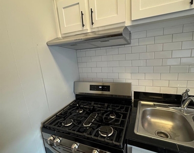 608 W 51st St - Photo Thumbnail 4