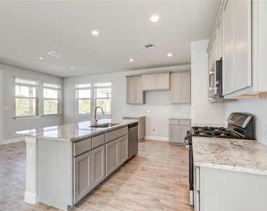 113 Riverhill Dr - Photo Thumbnail 7
