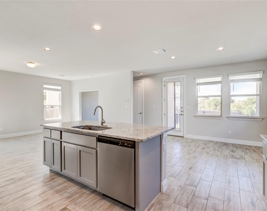 113 Riverhill Dr - Photo Thumbnail 8