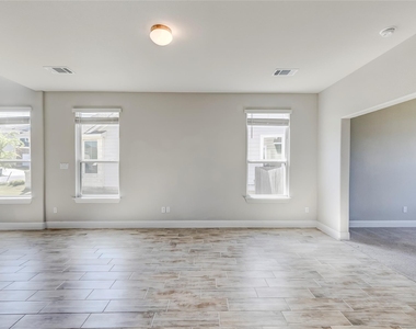 113 Riverhill Dr - Photo Thumbnail 5