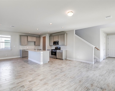113 Riverhill Dr - Photo Thumbnail 4