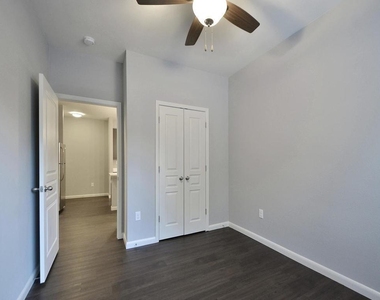 2822 Rio Grande St - Photo Thumbnail 9