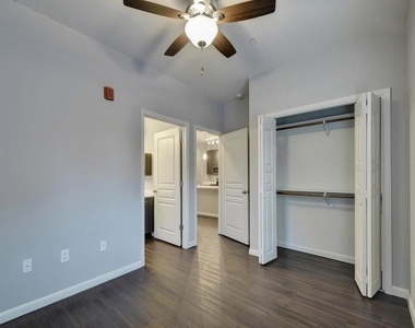 2822 Rio Grande St - Photo Thumbnail 8
